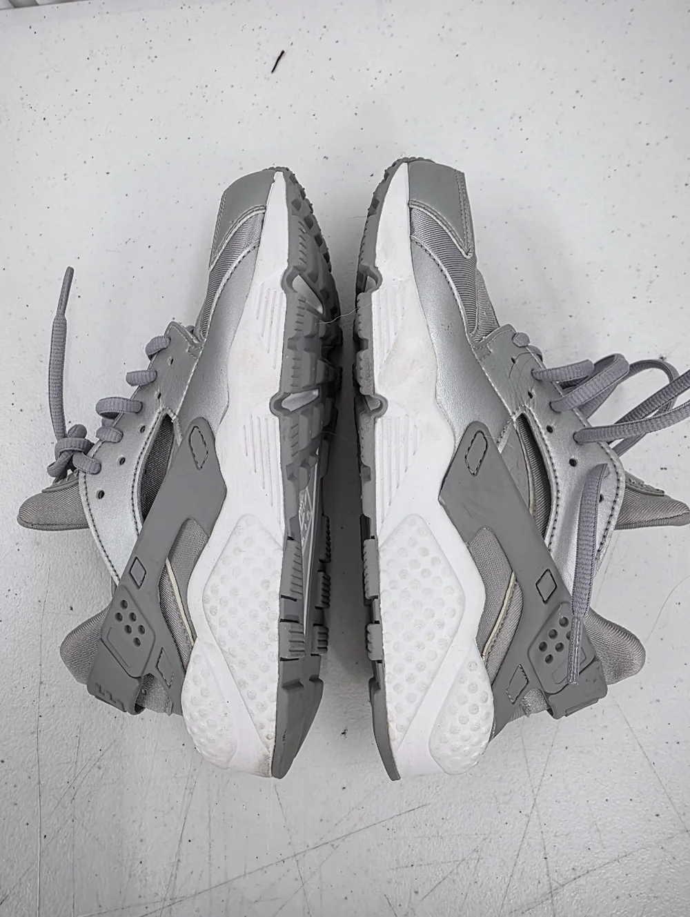 Nike Air Huarache Run SE Women Running Shoes Size 6.5 Metallic Silver 859429-002